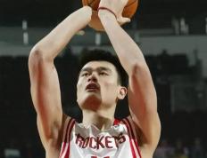 姚明(míng)未能进入(rù)NBA75大巨星(xīng)榜单确实遗憾，但(dàn)他的(de)荣耀不可忽视
