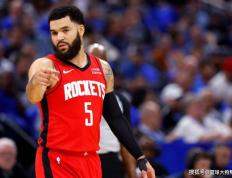 恭喜火箭队！杜兰特现身休(xiū)斯(sī)顿，正式与球(qiú)队開(kāi)始合練(liàn)，备战新赛季(jì)