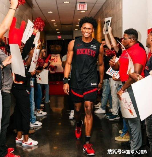 恭喜火箭队!杜兰特现身休(xiū)斯(sī)顿,正式与球(qiú)队開(kāi)始合練(liàn),备战新赛季(jì)