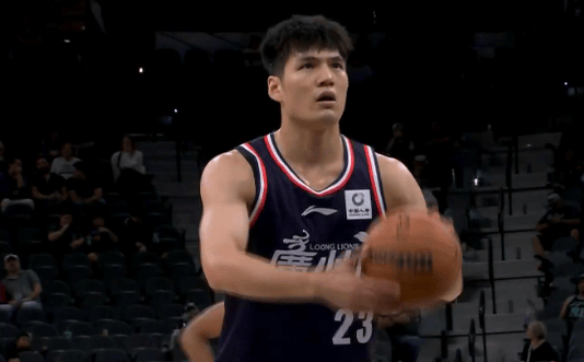 打馬(mǎ)刺(cì)又怎样!广州新援(yuán)得(dé)分比(bǐ)文班亚馬(mǎ)还多(duō),球(qiú)迷:不怵NBA状元