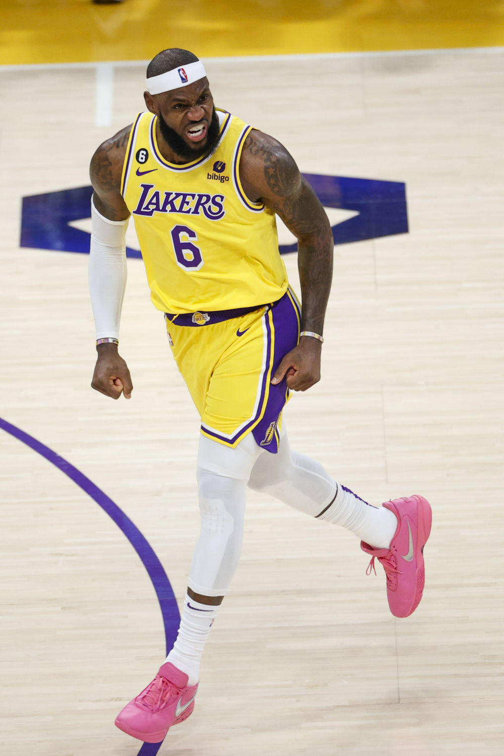 体坛午爆(bào)|詹姆斯将缺(quē)席NBA揭(jiē)幕战,阿尔及利亞(yà)提前晋级世(shì)界(jiè)杯