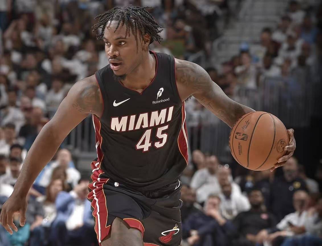 边线球(qiú)失误惨遭(zāo)绝杀!7投(tóu)6分,KD换不来的中锋,被斯波(bō)用(yòng)成(chéng)蓝领