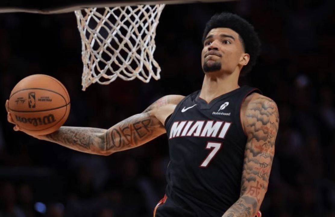 边线球(qiú)失误惨遭(zāo)绝杀!7投(tóu)6分,KD换不来的中锋,被斯波(bō)用(yòng)成(chéng)蓝领