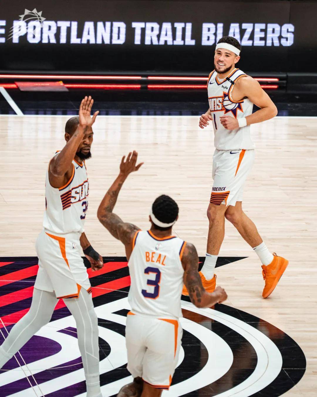 无緣(yuán)附加(jiā)赛!布克亲口承认!NBA最失败的三巨头