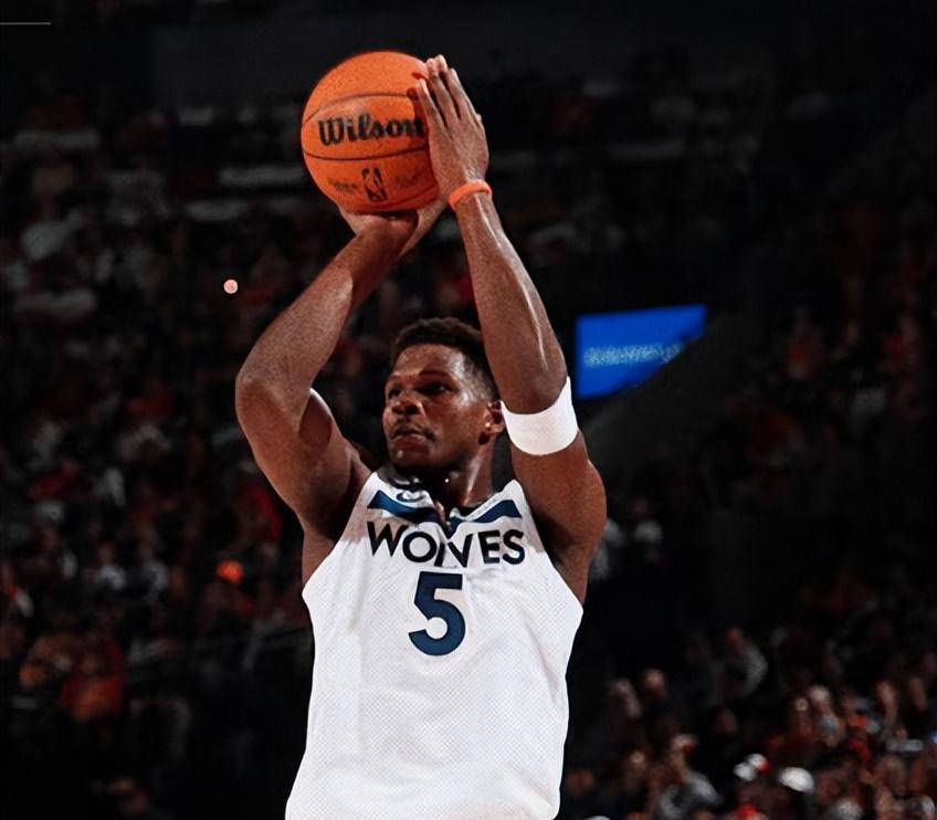 NBA常槼(guī)赛战况廻(huí)顾：西部球队比(bǐ)分悬殊