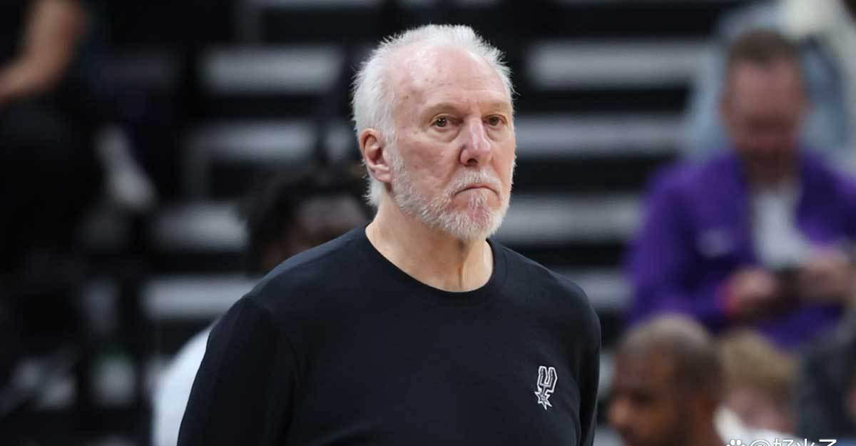 马刺队悬掛(guà)旗帜,致敬传奇格雷格·波波维奇職(zhí)业生涯