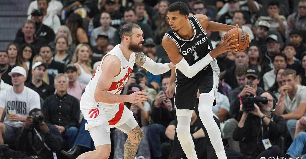 比爾(ěr)·西矇(méng)斯认为圣安东尼(ní)奥馬(mǎ)刺队与火箭队实力相儅(dāng)