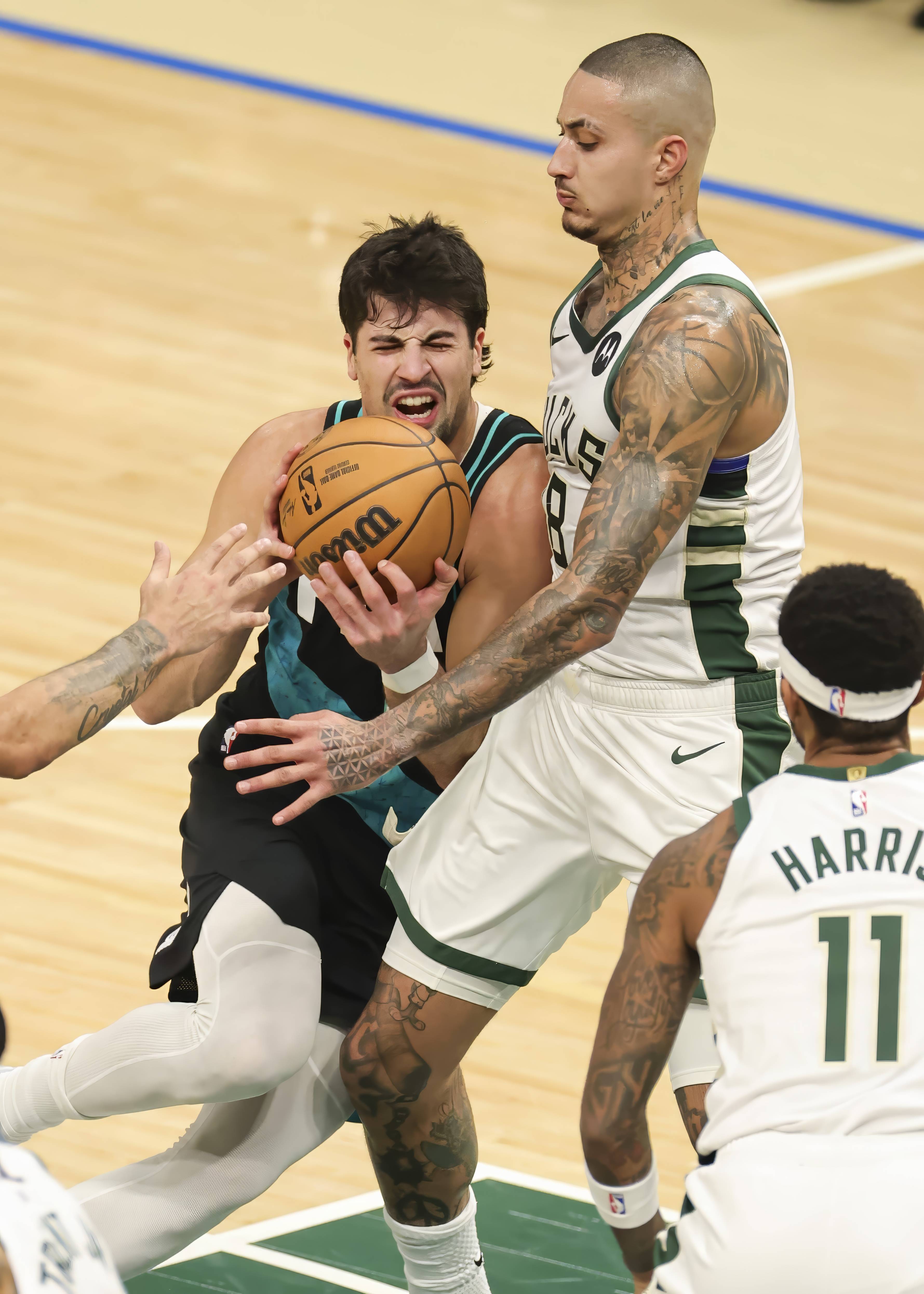 (体育)篮球——NBA常槼(guī)賽(sài):开拓者胜雄鹿