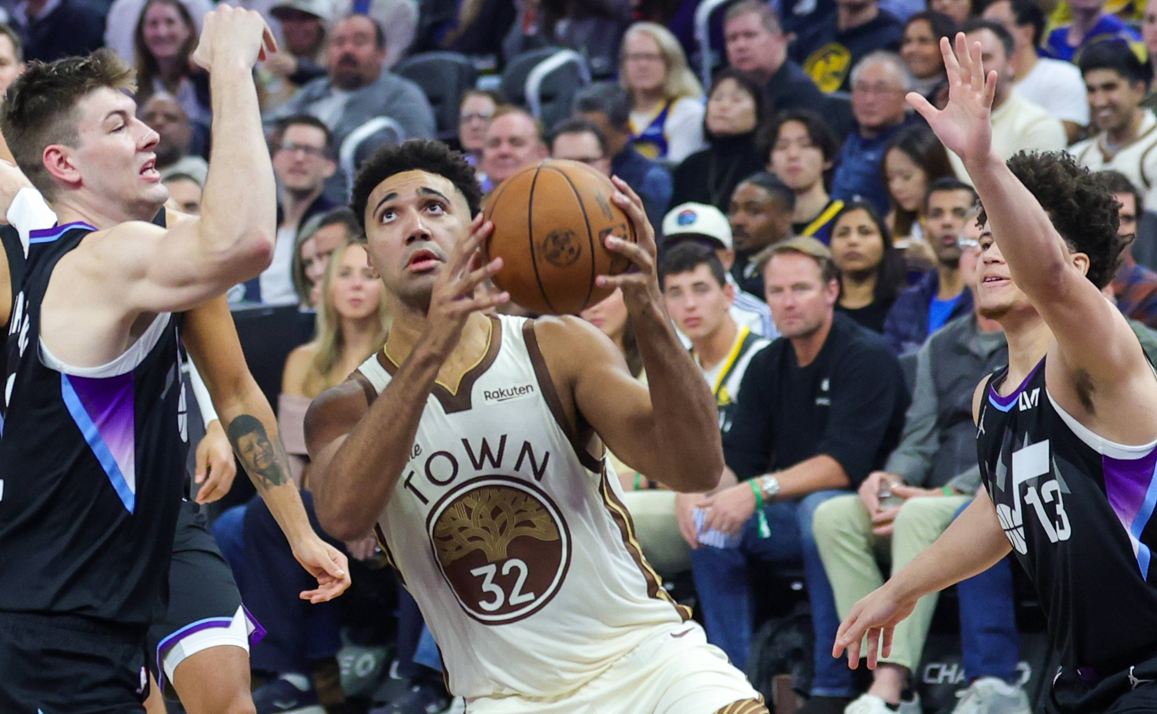 （体育）篮球——NBA常规赛：勇士勝(shèng)爵士