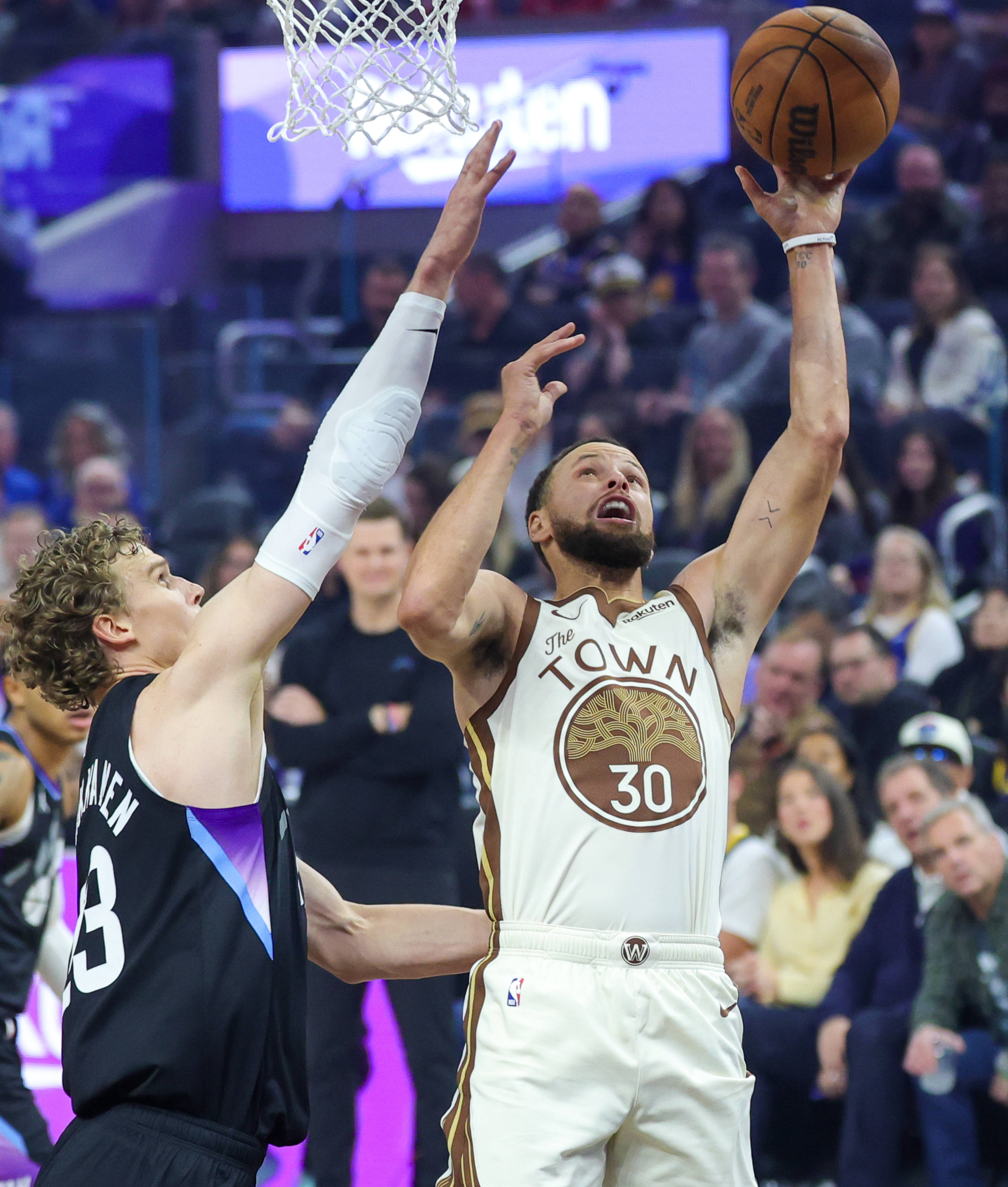 （体育）篮球——NBA常规赛：勇士勝(shèng)爵士